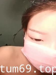 背着老公玩裸聊的待产女主播挺着个大肚子直播BB水汪汪嫩嫩的还与狼粉聊她老公呢清晰对白很精彩