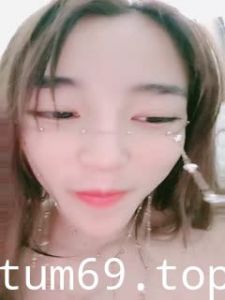 颜值不错的黑丝少妇全程露脸激情大秀，奶子比心真骚啊，道具抽插骚穴呻吟表情好骚，掰开逼逼看特写高潮不断.