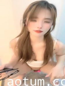 黑框眼镜极品美少女！双马尾超高颜值！新人下海收费房
