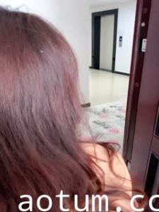 #自拍 开着门刺激后入抽插