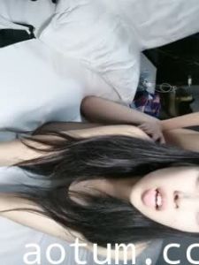 2#炮机大黑牛伺候小少妇蒙上眼睛自慰_，穿上开档黑丝口交_，翘起极品美臀对着镜头_，扶腰后入操的直叫受不了