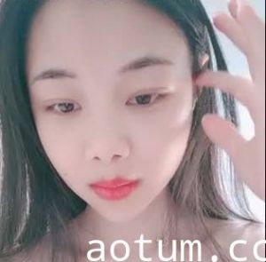 大过年了也不忘记赚外快卧室中和娇小老婆口交打飞机玩穴啪啪后入女上位摇起来