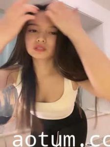 全程露脸情趣内衣丁字裤诱惑，揉奶玩逼特写展示