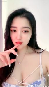 超美尤物这奶子真劲爆正点满屏都是白花花的嫩肉好想舔一舔2.