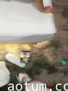 长相甜美妹子穿上连体网袜3P啪啪_特写大黑牛玩弄粉穴边后入边口交_妹子玩的很开心非常诱人